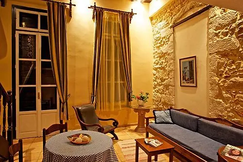 Delfini Beach ريثيمنو 4*,